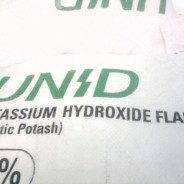 KOH – Potassium hydroxide 90%